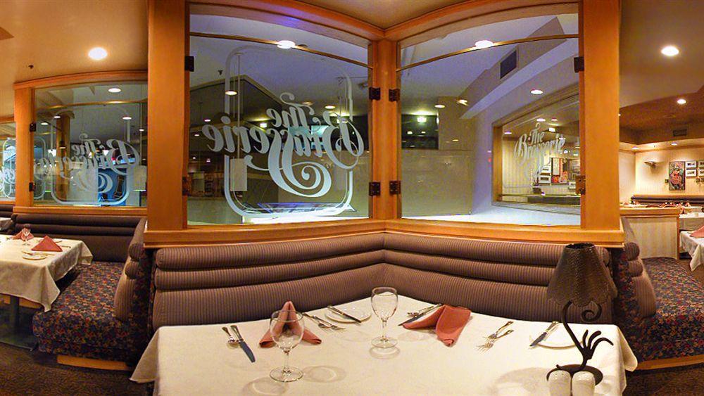 Coast Plaza Hotel And Suites 밴쿠버 외부 사진