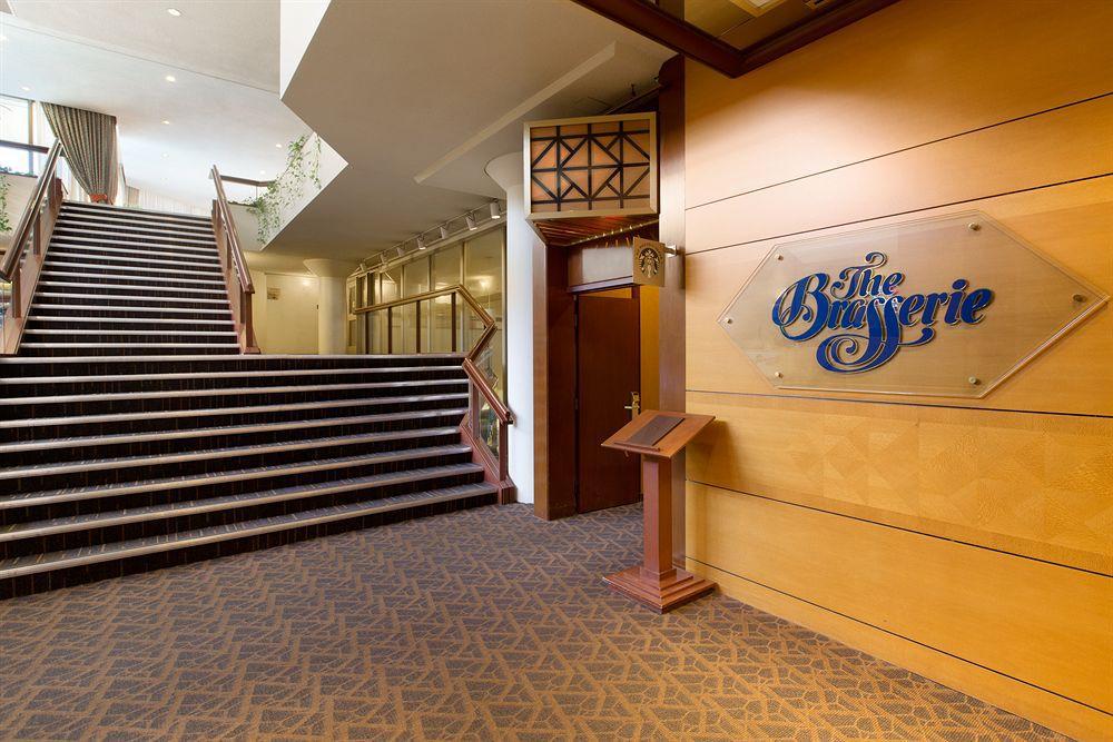Coast Plaza Hotel And Suites 밴쿠버 외부 사진