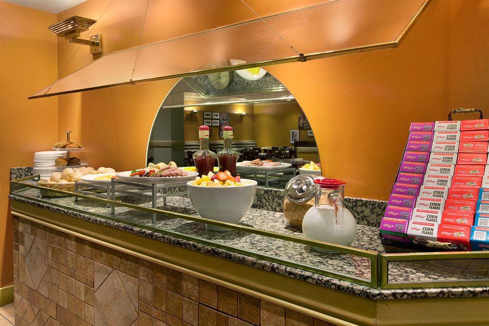 Coast Plaza Hotel And Suites 밴쿠버 외부 사진