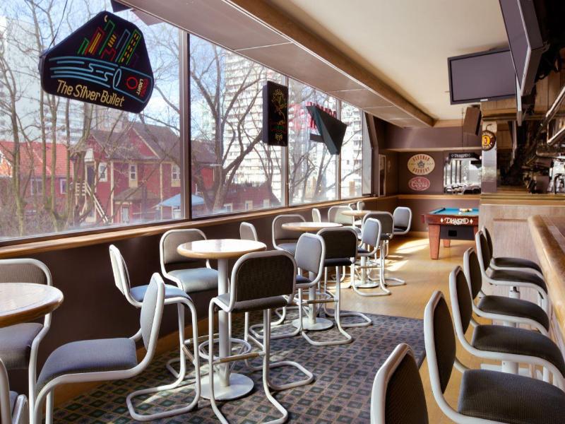 Coast Plaza Hotel And Suites 밴쿠버 외부 사진