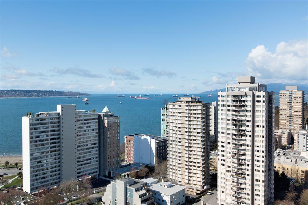 Coast Plaza Hotel And Suites 밴쿠버 외부 사진