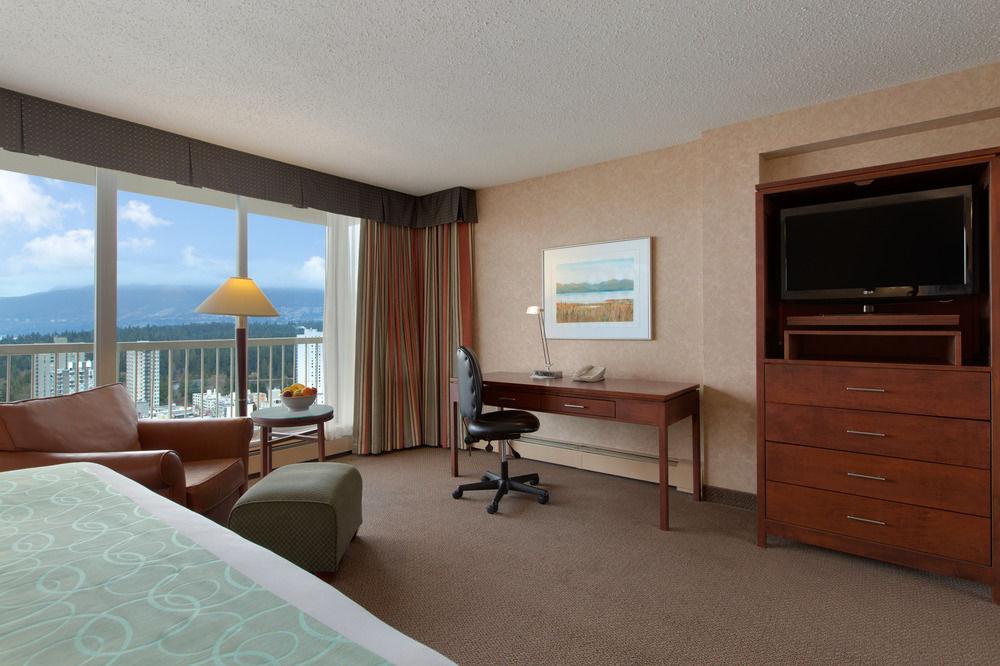 Coast Plaza Hotel And Suites 밴쿠버 외부 사진