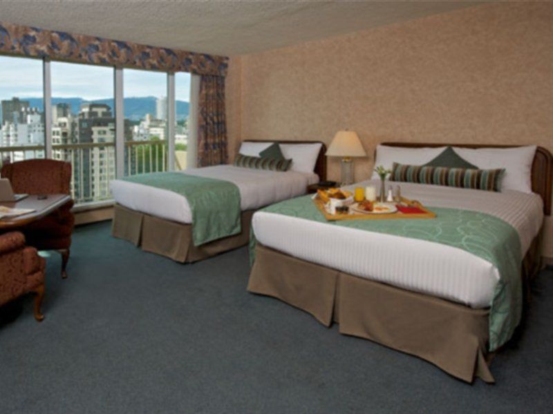 Coast Plaza Hotel And Suites 밴쿠버 외부 사진