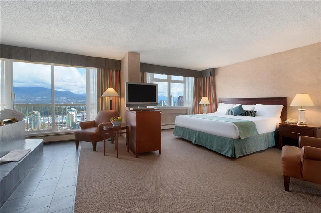 Coast Plaza Hotel And Suites 밴쿠버 외부 사진