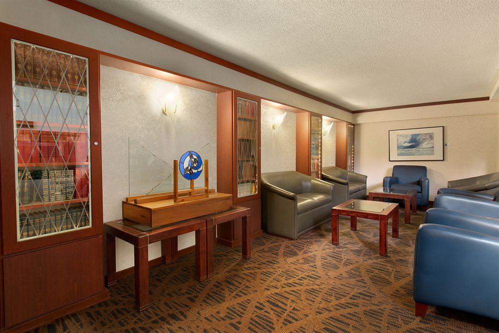 Coast Plaza Hotel And Suites 밴쿠버 외부 사진
